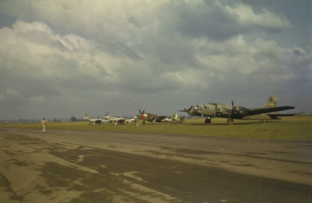 B-17s In Colour / USAAF / USN Library / Forums - Axis And Allies Paintworks